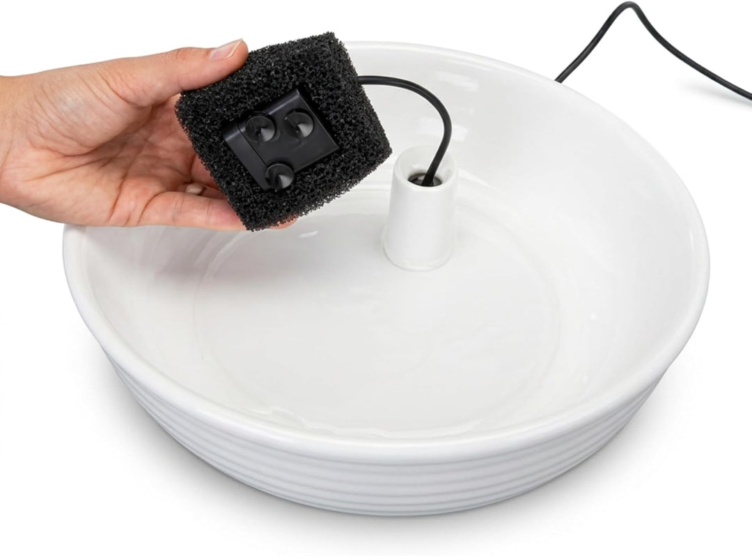 TRIXIE elektronischer Wasserspender "Trinkbrunnen Vital Flow Mini, Keramik, 0,8 l/ø 24 × 10 cm, weis