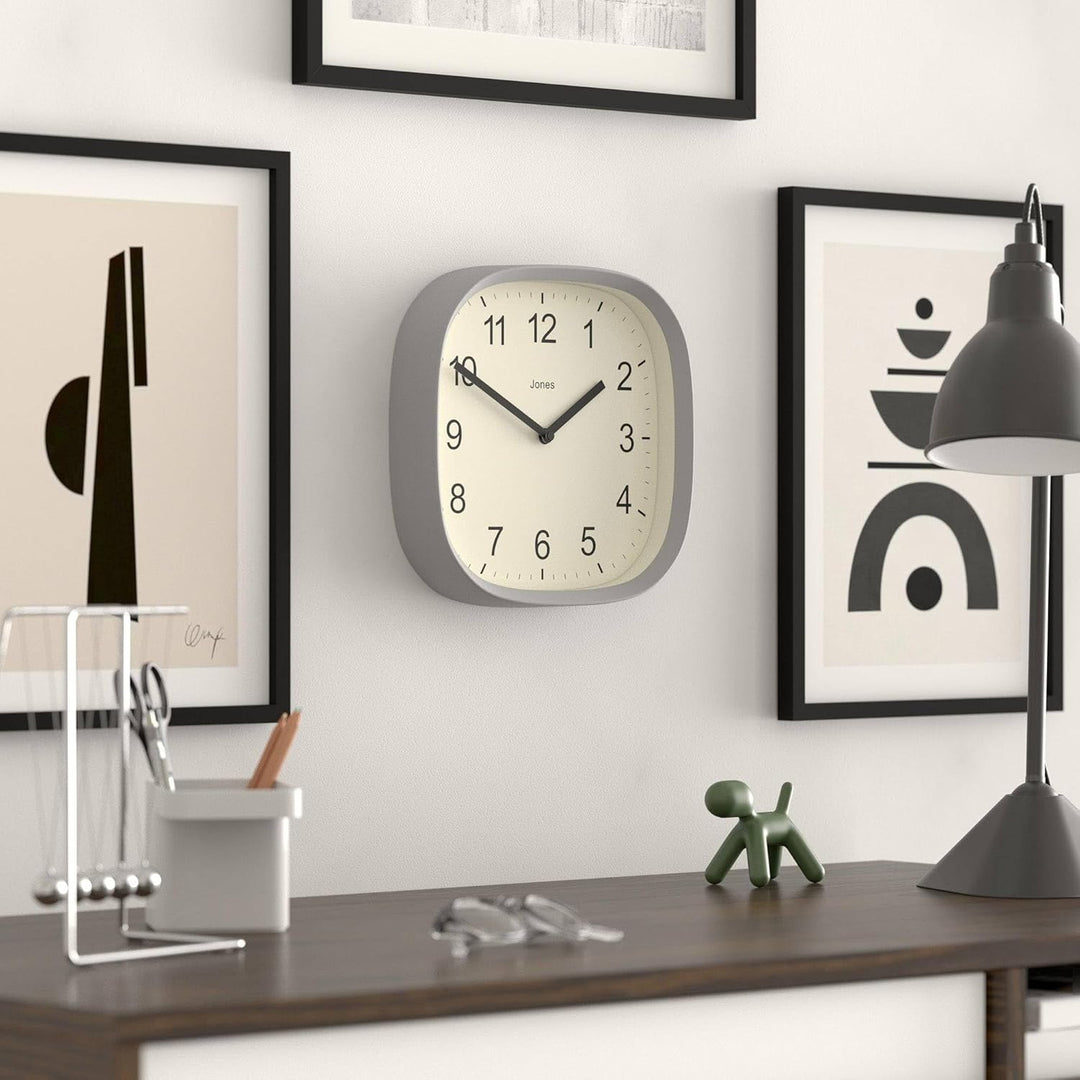 JONES CLOCKS Quadratische Retro-Wanduhr aus hochwertigem Acryl, Sprite' in Grau, 25 x 25 x 5 cm 25 x