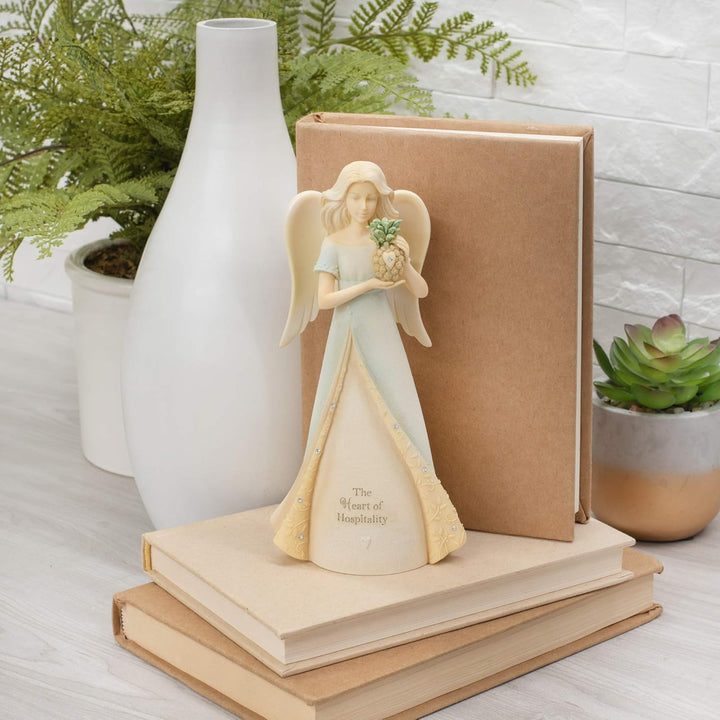 Enesco Foundations Engel Heart of Hospitality, 18 cm, Mehrfarbig