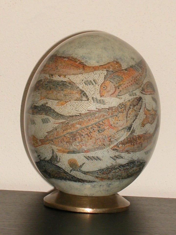 Dekorierte Strausseneier mit römischen Mosaik-Motiven