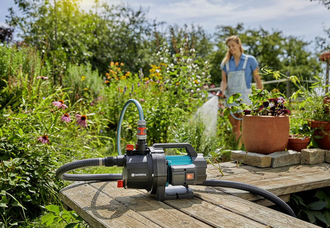 Gardena Gartenpumpe 3000/4 Basic: Bewässerungspumpe mit 3000 l/h Fördermenge & Pumpen-Vorfilter für