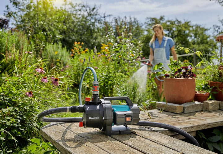 Gardena Gartenpumpe 3000/4 Basic: Bewässerungspumpe mit 3000 l/h Fördermenge & Pumpen-Vorfilter für