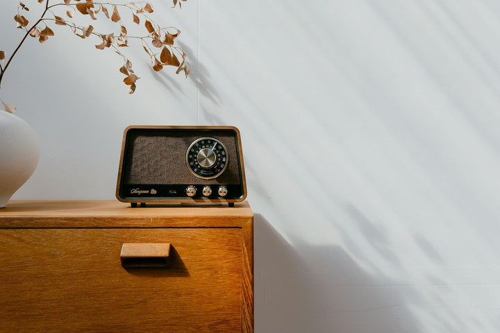 Sangean WR-101 Nussbaum. AM/FM com Bluetooth-Radio aus Holz, mit Einer sanften und präzisen Stimmung