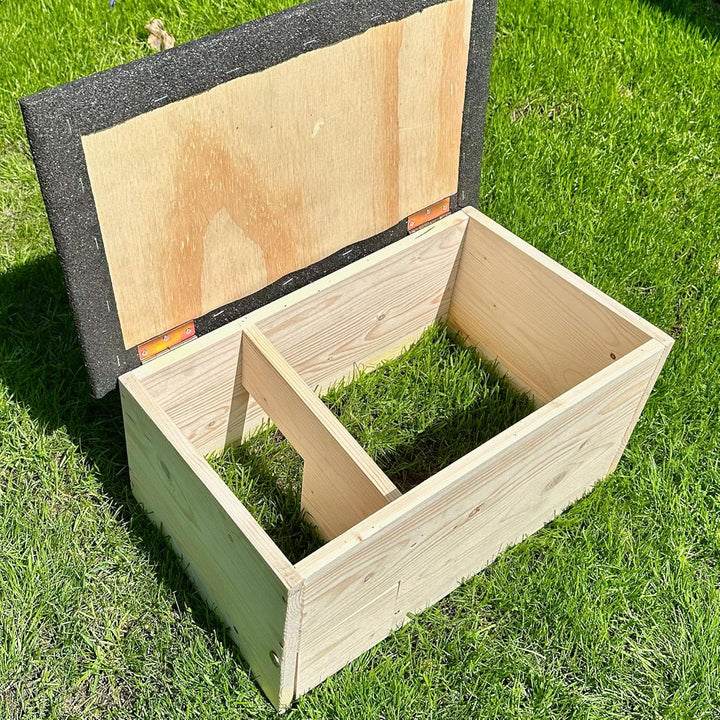GARTENETAGE Igelhaus mit Rattenklappe aus Holz – wetterfestes Igelhotel für den Garten, sicherer Übe
