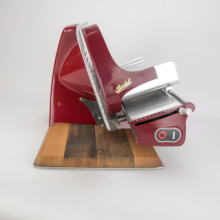 Berkel Home Line 250, Premium-Aufschnittmaschine in Rot + passendes Einlegebrett aus Weinfassholz, S