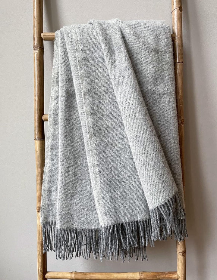 JOWOLLINA Wolldecke Plaid mit Fransen 100% Merinowolle (130x200 cm, Uni Anthrazit Melange) 130x200 c