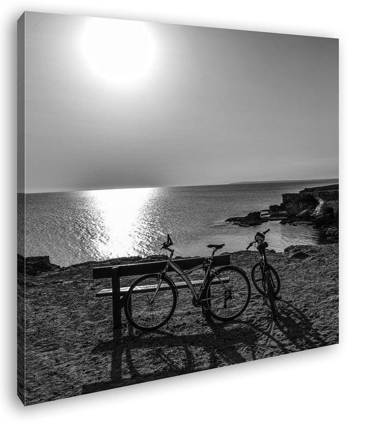 Fahrrad Tour an der Küste Format: 70x70 Effekt: Schwarz&Weiss als Leinwandbild, Motiv fertig gerahmt