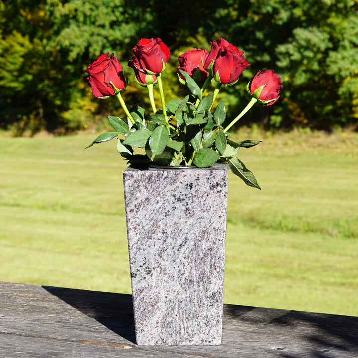 designgrab Grabvase Karree Orion aus poliertem Granit – 29×17 cm, hochglanzpoliert, witterungsbestän