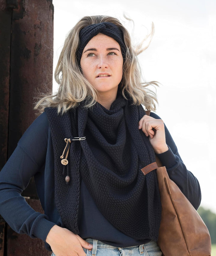 KNIT FACTORY - Dreiecksschal Coco - Damen Strickschal mit Wolle - Umschlagtuch für den Herbst und Wi