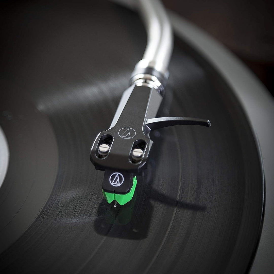 Audio Technica AT-VM95E/H Headshell/Dual Moving Magnet Cartridge Combo Kit (schwarz/grün)