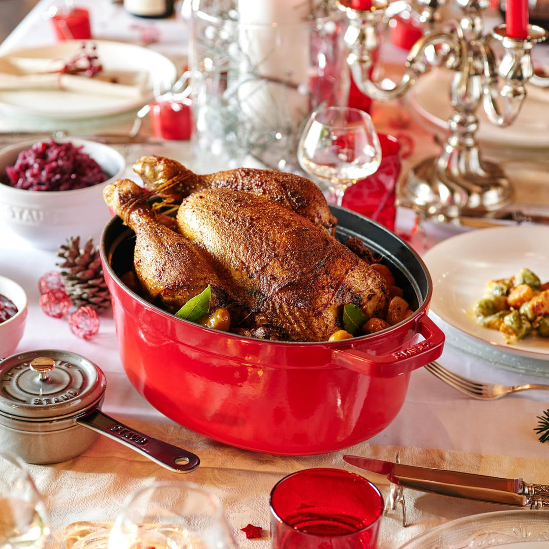 STAUB Gusseisen Bräter/Cocotte, Oval 33 cm, 6,7 L, Aromaregen Funktion, Für alle Herdarten geeignet,