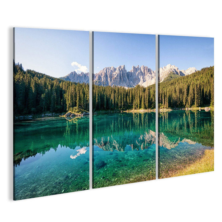 Bild auf Leinwand Karersee bei den Dolomiten in Italien Wandbild Poster Leinwandbild 130x80 3-teilig