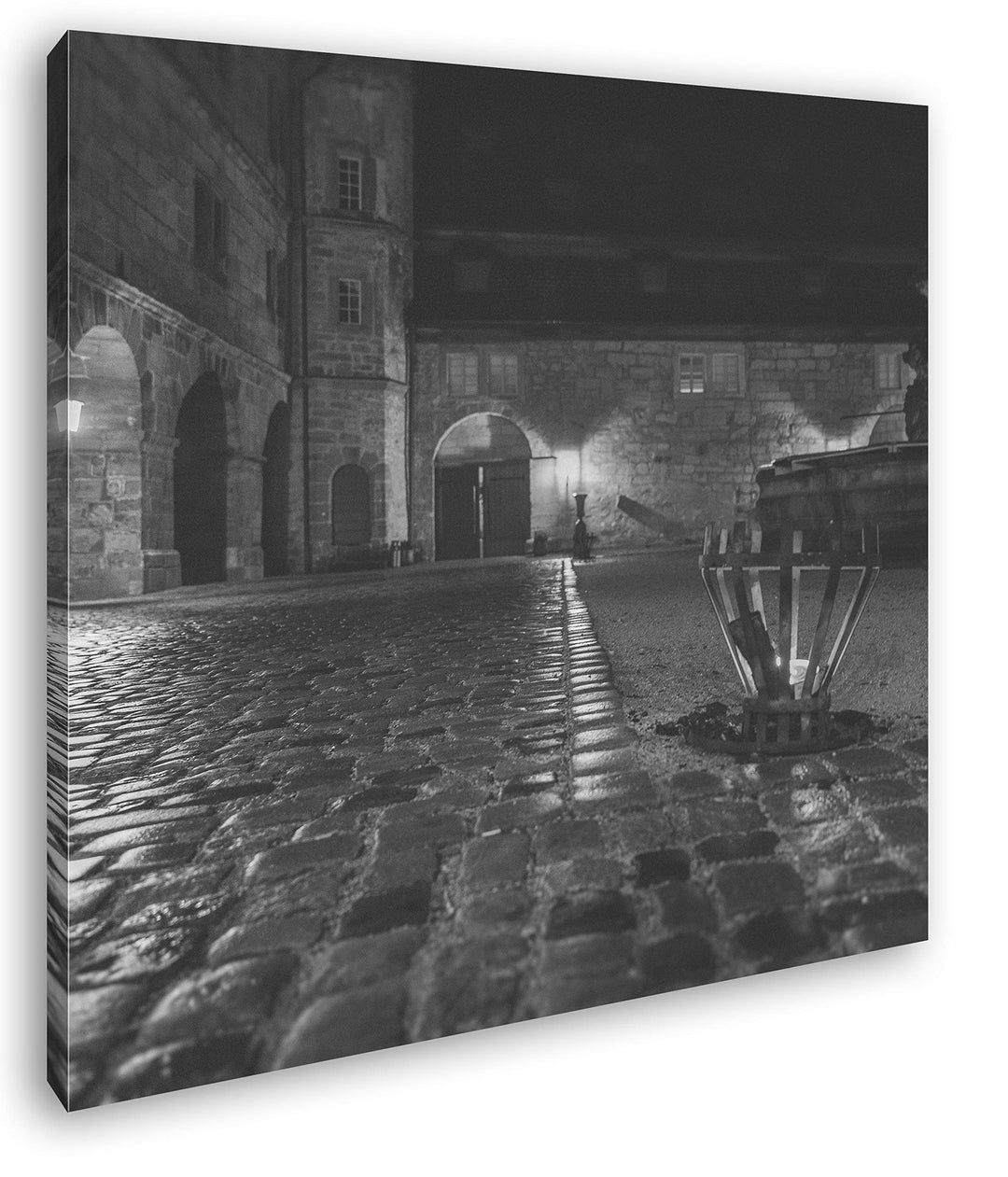 deyoli Innenhof Einer Burg Format: 70x70 Effekt: Schwarz&Weiss als Leinwandbild, Motiv fertig gerahm