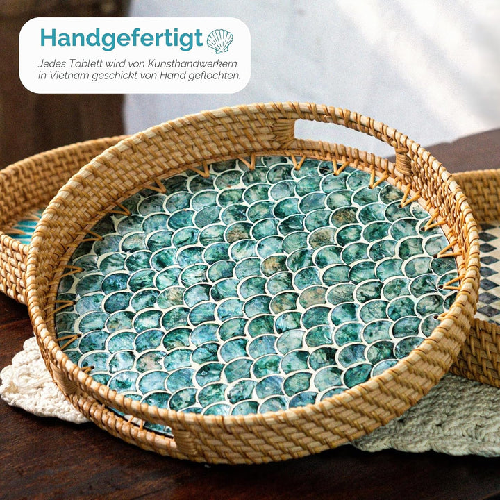 JUNGLE CULTURE Rattan Serviertablett rund 30 cm mit Perlmutt – Cascade • Coastal Boho • Handgefertig