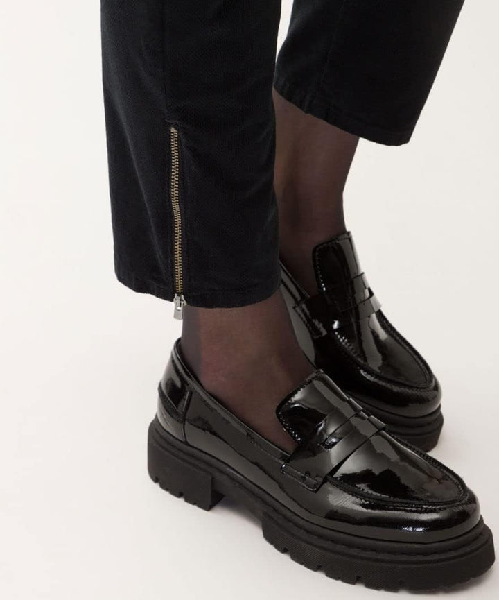 BRAX Damen Style Shakira S Structure Velvet Hose 26W / 32L Schwarz (Black 02), 26W / 32L Schwarz (Bl