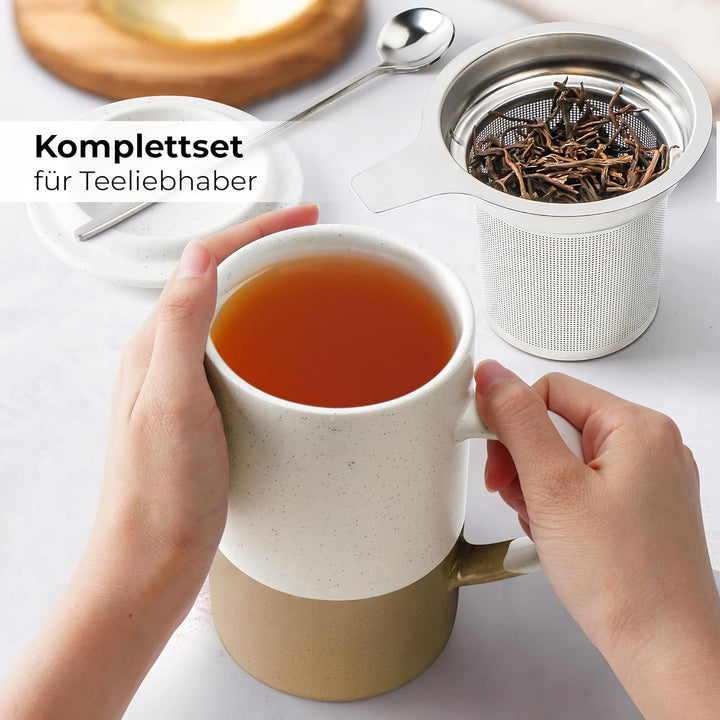 MIAMIO - Tee Tassen Set 2 x 500 ml mit Deckel und Sieb/Keramik Tee Becher mit Teeei und Löffel für d