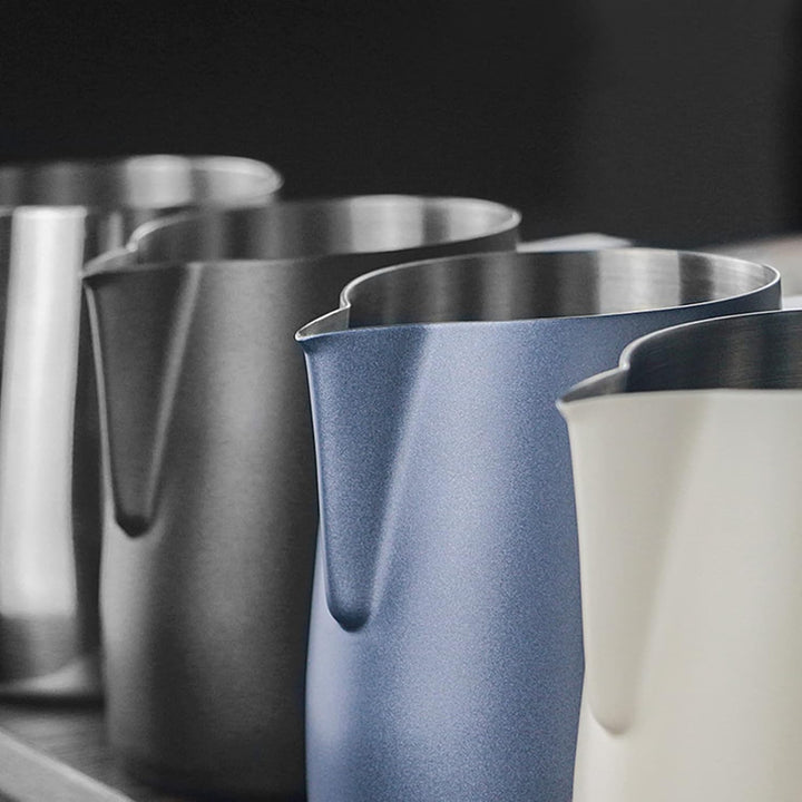 Milchaufschäumbecher aus Edelstahl, 700 Ml, Langlebiger Dampfkrug für Latte-Art-Enthusiasten (Edelst