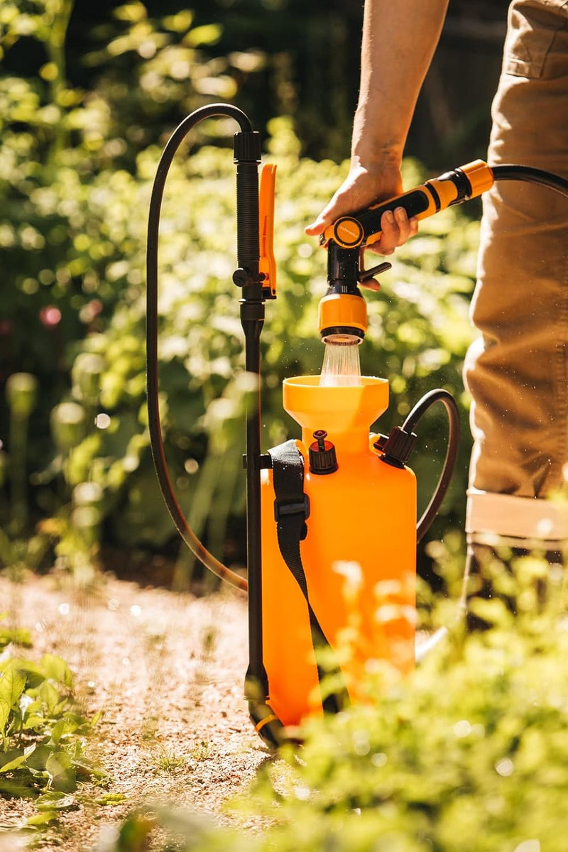 Fiskars Drucksprüher, Für Pflanzenbehandlungen auf Wasserbasis, Einstellbares Sprühbild, Sicherheits