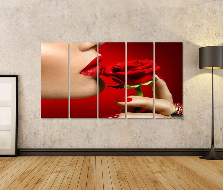 islandburner Bild auf Leinwand Schönes Model Frau Küsst Rote Rose Blume Sexy Lippen Bilder Wandbilde