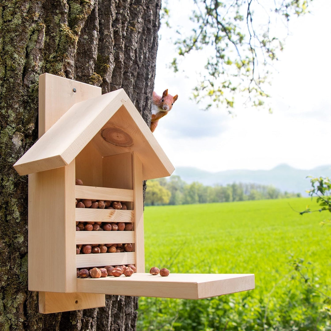 Zirbelino® Eichhörnchen Futterhaus, fix-fertig montiert aus 100% Zirbenholz | 100% wetterfest I meta