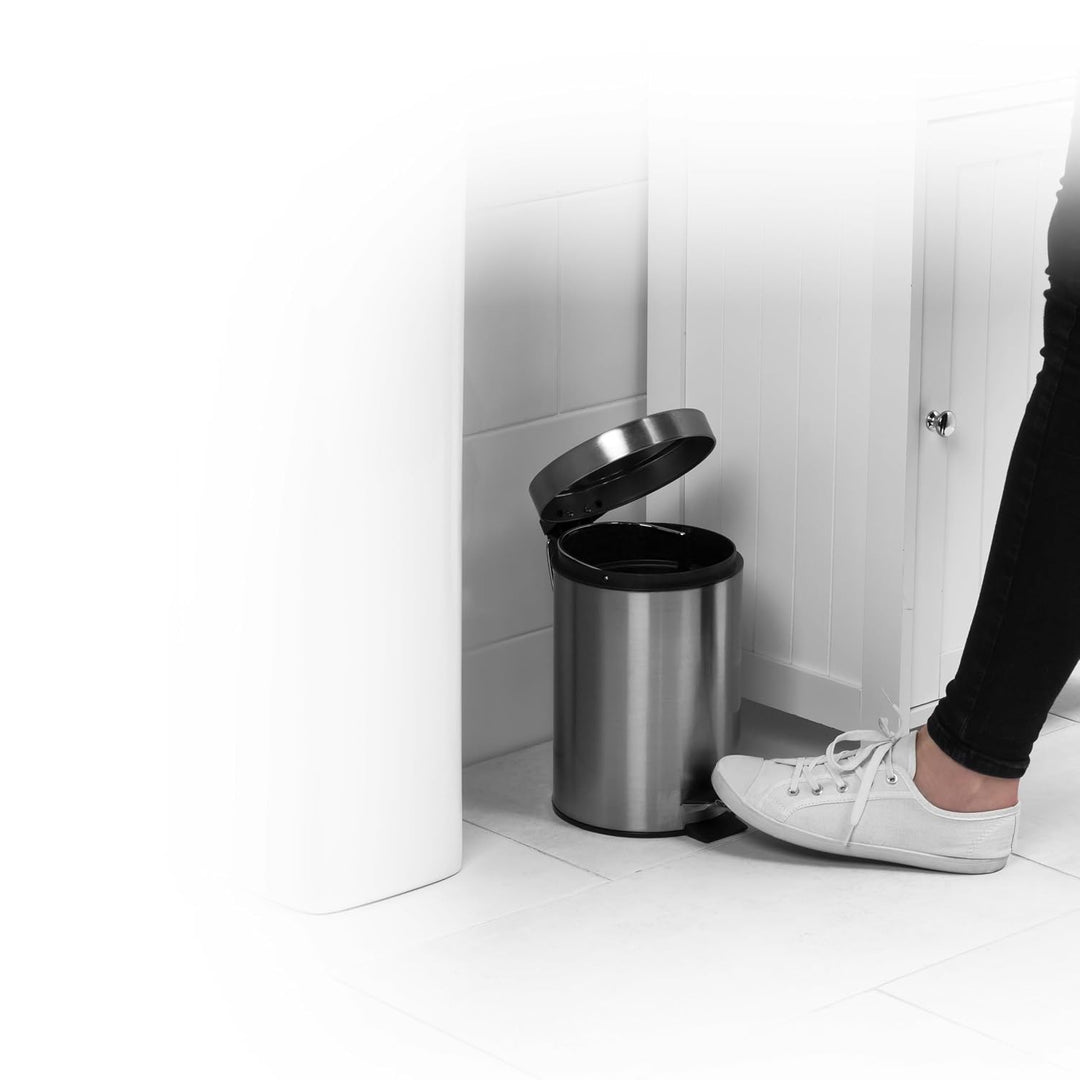 Beldray LA038098SS Badezimmer-Fusspedal-Mülleimer - Kleiner runder Edelstahl-Hygienemülleimer für Sc