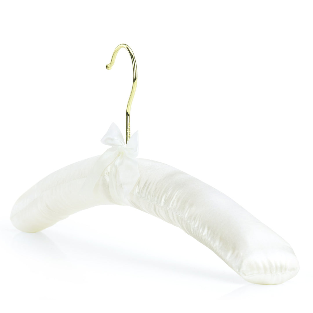 Hangerworld 4 Gepolsterte Kleiderbügel mit Satinbezug in Elfenbein, Bügelbreite 43 cm, mit goldfarbe