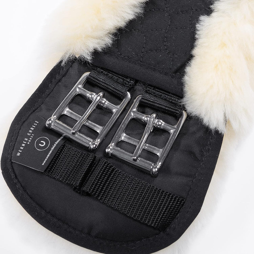CHRIST Lammfell MONDGURT Sattelgurt von WERNER HORSE – anatomischer Dressurgurt (Kurzgurt) mit konka