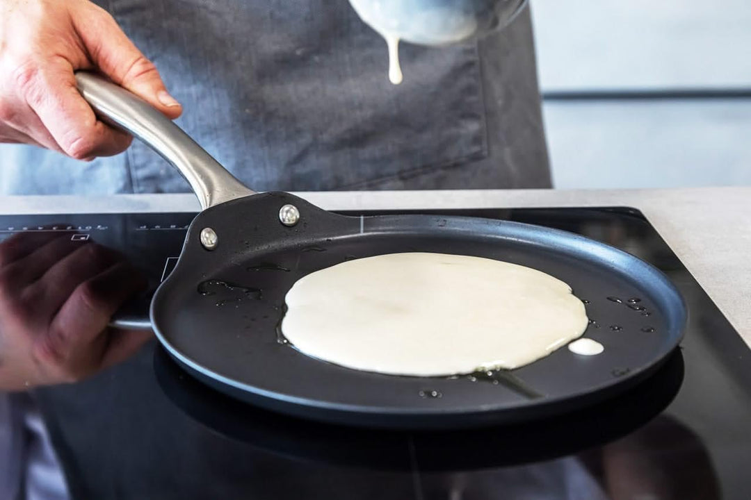 KitchenCraft MasterClass Carbon stahl Antihaft-Induktionspfanne für Crêpes und Pfannkuchen, 24 cm Ei
