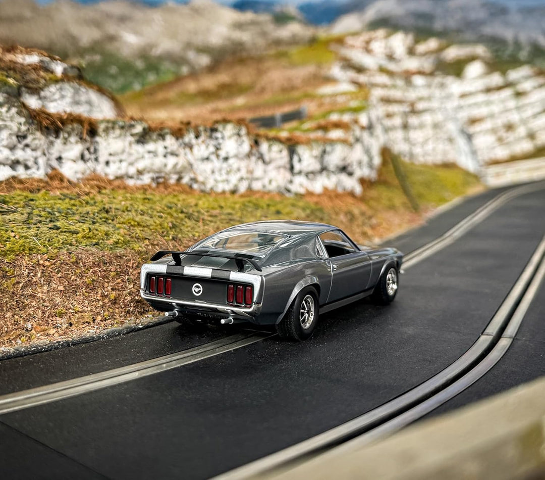 Scalextric C4497 John Wick Ford Mustang BOSS 429, Silber