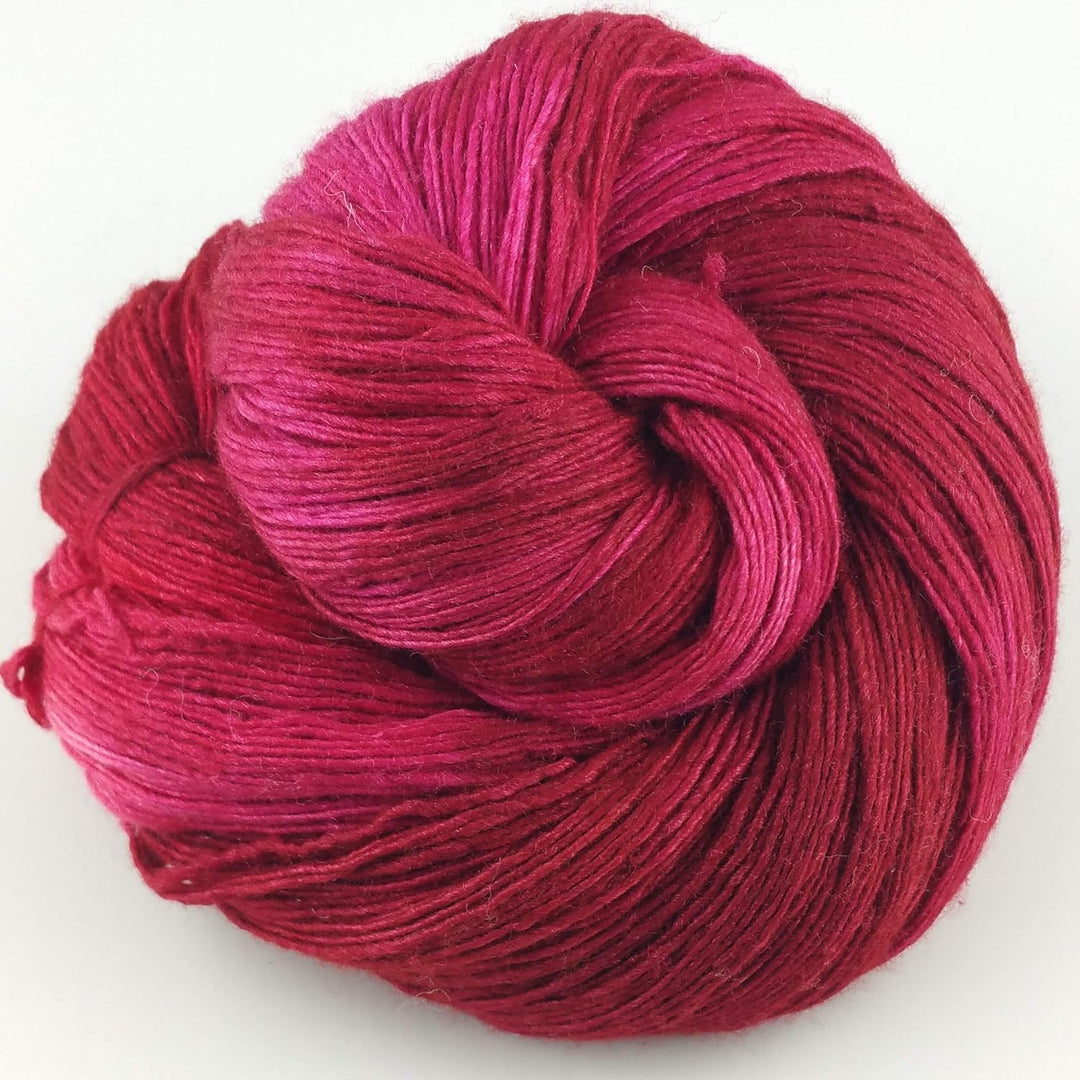 Manos Del Uruguay Fino Silk Blend – 100 g 6422 Flamme, handgefärbtes Strickgarn, 1 Stück