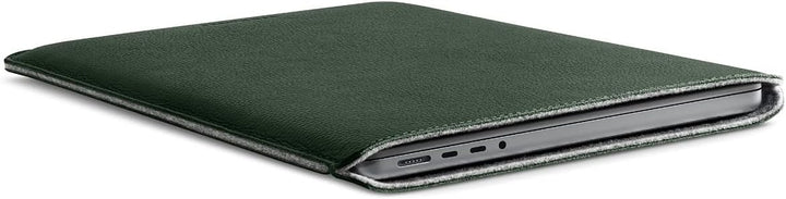 WOOLNUT Schutzhülle für MacBook Pro 14 – Laden in der Hülle – Vollnarbenleder, Innenseite aus Wollfi