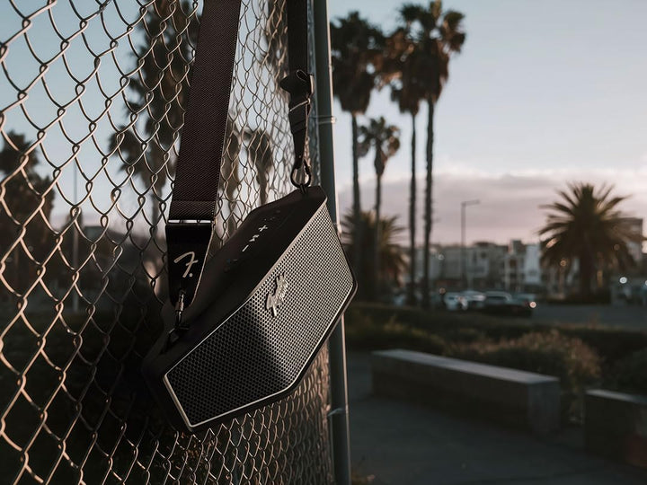 Teufel Fender x ROCKSTER Cross 2 Tragbarer Bluetooth Lautsprecher | für drinnen und draussen, mit La
