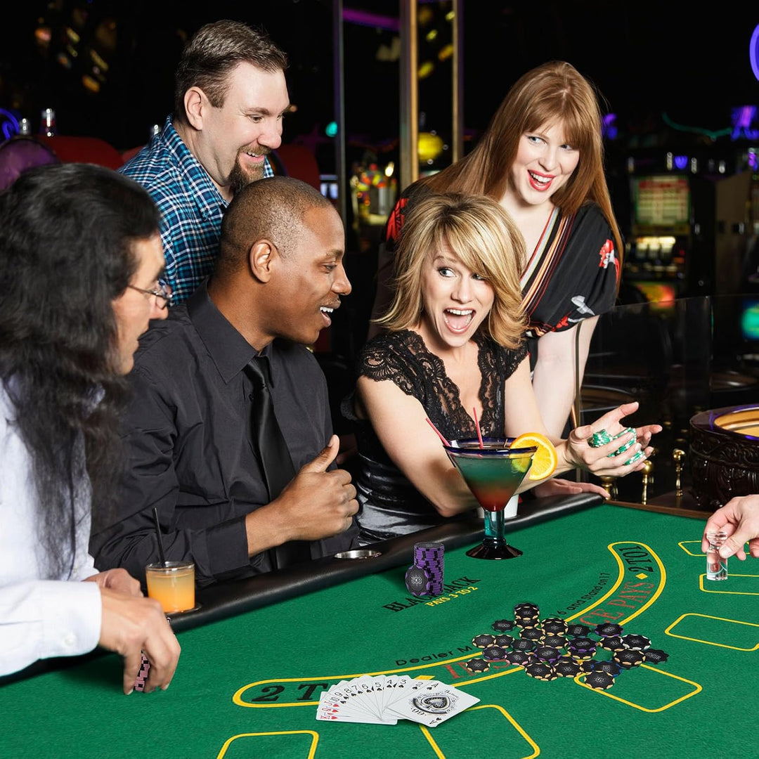 COSTWAY Pokerset 600 Chips, Pokerkoffer mit 6 Kartendeck, 5 Würfel, Dealer Button, Matte, Kartenmisc