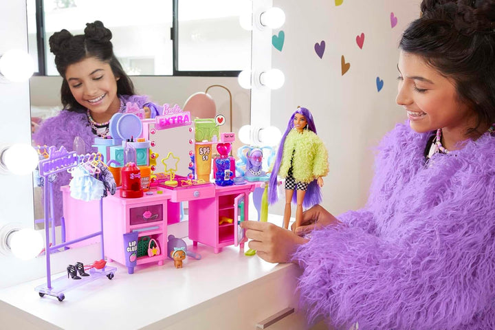 Barbie GYJ70 Extra Spielset mit exklusiver Puppe, Hündchen &amp; 45+ Teile, Spielzeug ab 3 Jahren, Spiel