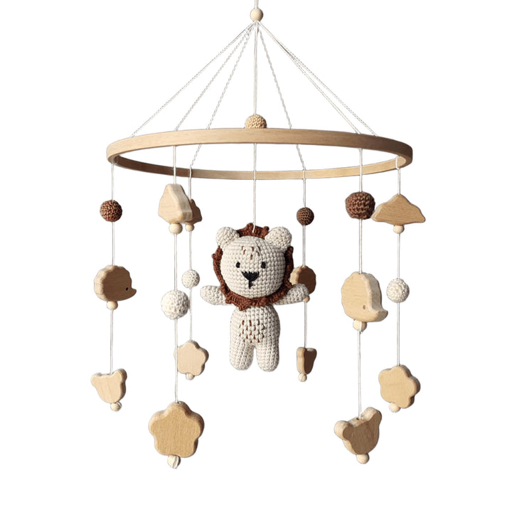 Handgemachtes Baby Mobile in Braun mit gehäkeltem Löwen – Kinderbett Mobile aus Holzperlen, Blättern
