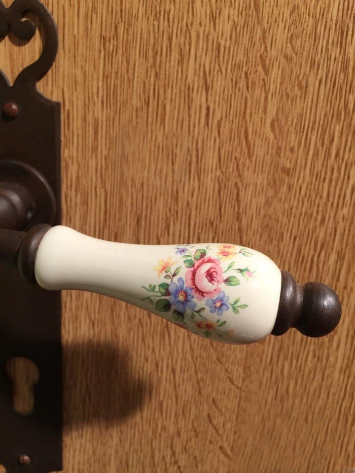 Antikas - Türklinken Garnitur mit Porzellangriffen -Bella Siena antico- Streublumenmuster