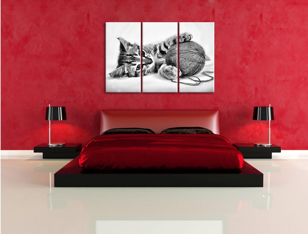 Pixxprint Kätzchen mit Wollknäuel als Leinwandbild/Grösse: 3 Teilig (120x80) cm/Wandbild/Kunstdruck/