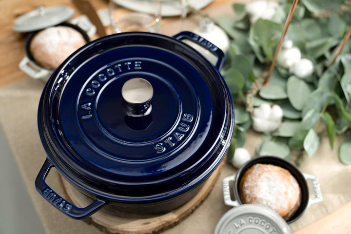 STAUB Gusseisen Bräter/Cocotte, Rund 22 cm, 2,6 L, Aromaregen Funktion, Für alle Herdarten geeignet,