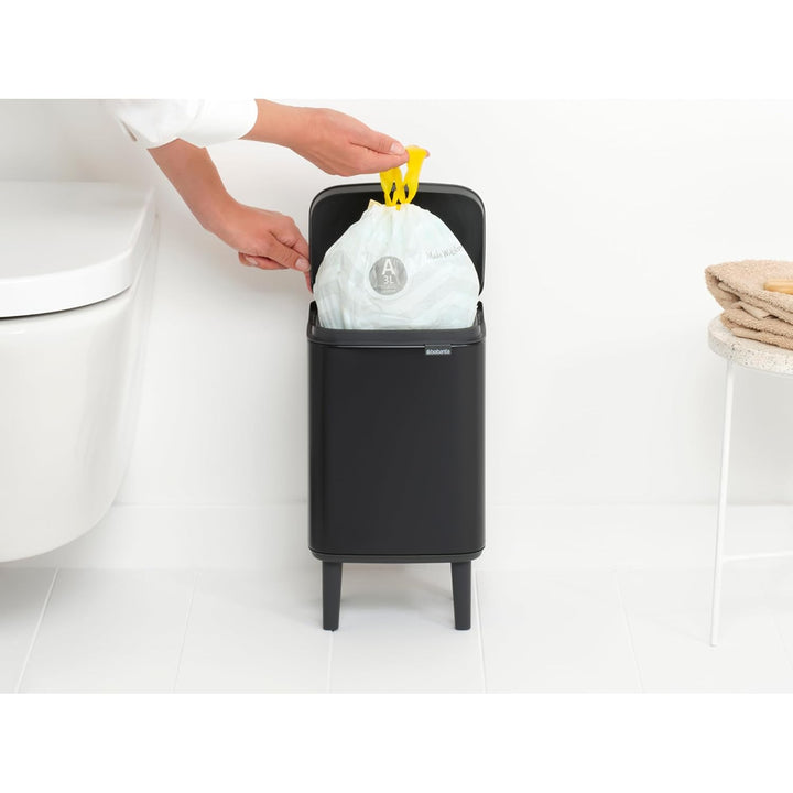 Brabantia - Mülleimer Bo Hi 4L mit Soft-Close-Deckel, herausnehmbarem Inneneimer und Transportgriff
