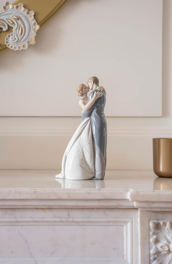 NAO Porcelain by Lladro A KISS Forever (Bride & Groom, Marriage, Wedding, Collection) 2001613