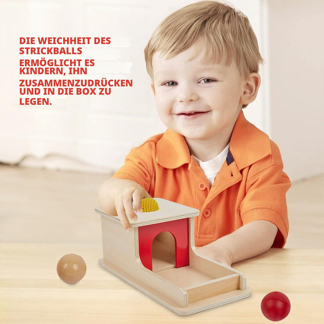 Adena Montessori Full Size Object Permanence Box mit Tablett DREI Bälle (Holz, Kunststoff, gestrickt