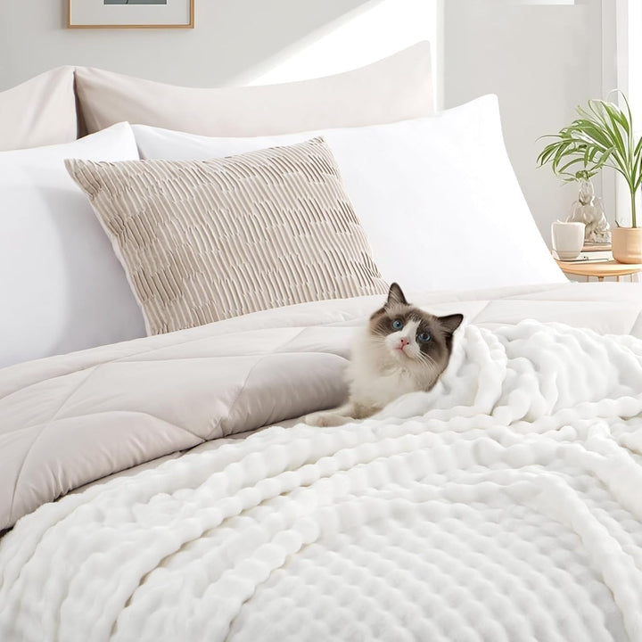 RUIKASI Bubble Decke Kuscheldecke Flauschig Weiss - 150x200cm Sofadecke & Couchdecke aus Plüsch, War