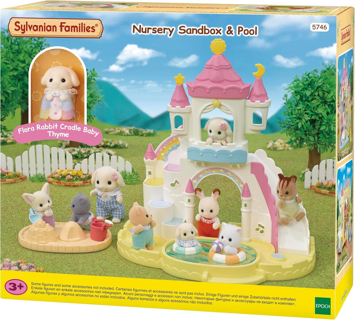 Sylvanian Families - 5746 Erlebniskindergarten Sandkasten und Pool mit Figur - Puppen Spielset