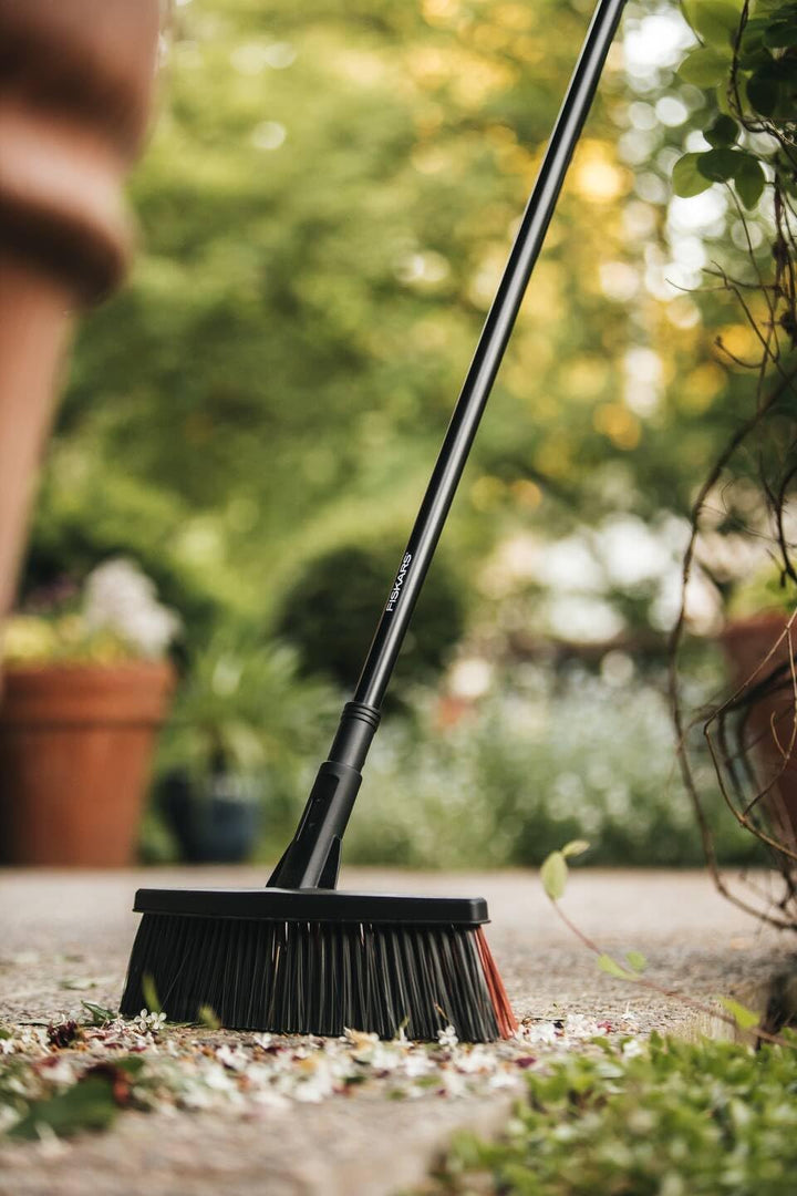 Fiskars Allzweckbesen-Kopf mit Powerclean-Borsten, Breite: 38 cm, M, Kunststoff, Schwarz, Solid, 102