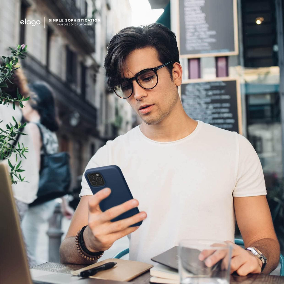 elago Magnetische Silikonhülle, kompatibel mit iPhone 12 und iPhone 12 Pro (6,1 Zoll), eingebaute Ma