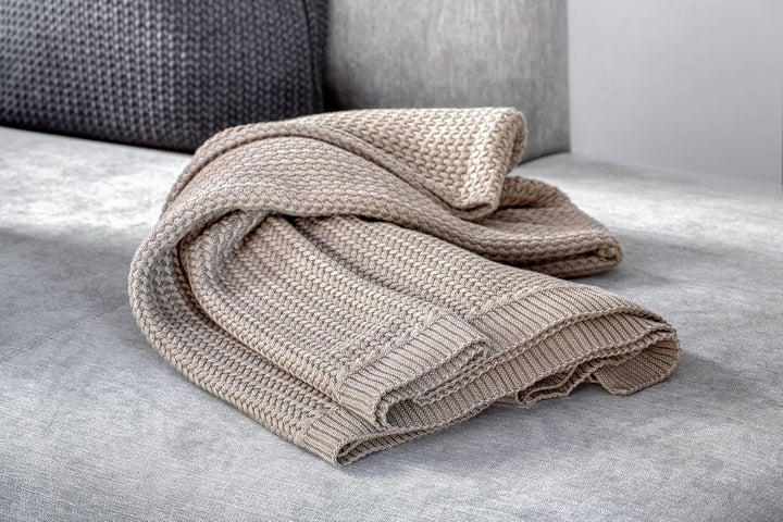 Wohndecke Jaron fein gestrickt, 150x200 cm, Antik Grau, 100% Baumwolle, Fischgrat-Optik, Antik Grau