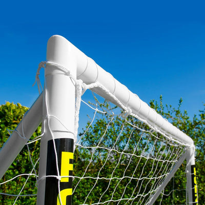 FORZA Fussballtor mit einem Klicksystem – das Fussball-Tor kann das ganze Jahr über bei jedem Wetter