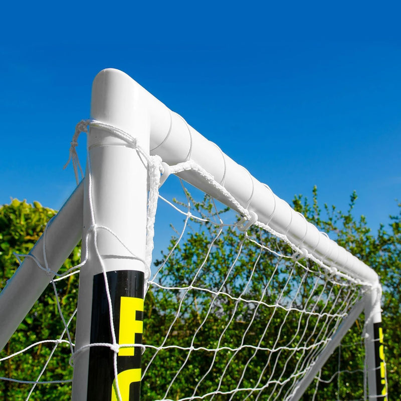 FORZA Fussballtor mit einem Klicksystem – das Fussball-Tor kann das ganze Jahr über bei jedem Wetter