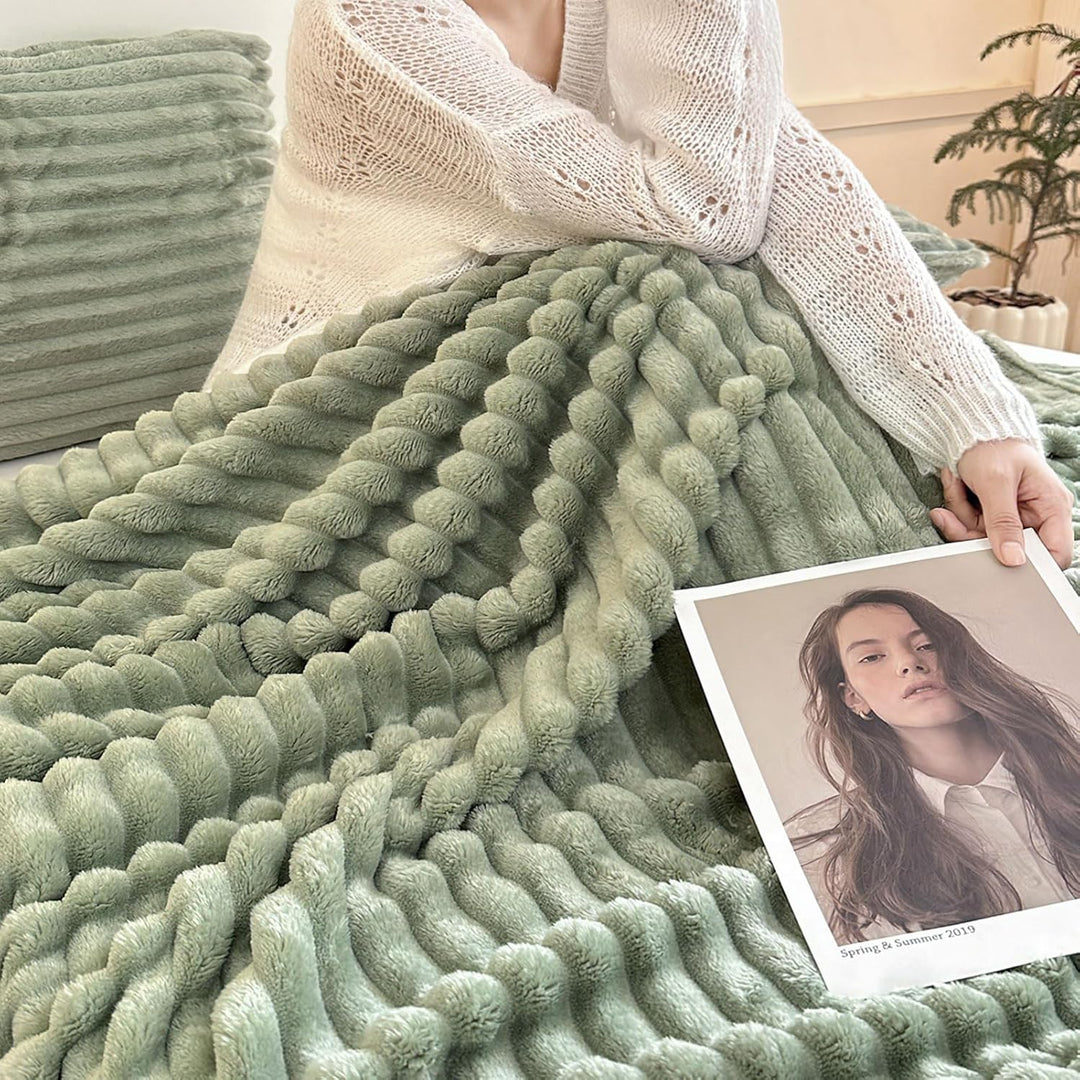 Kuscheldecke 200x230 cm - Warme Flausige Bettüberwurf Decke und Sofadecke Mama, Frauen und Freundin