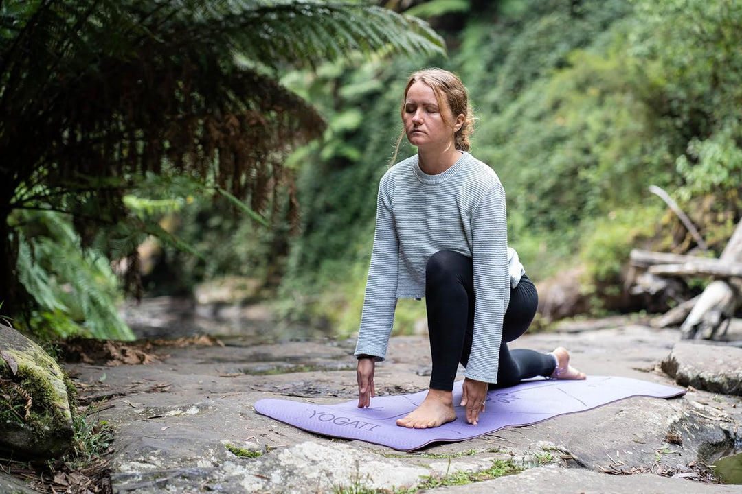 YOGATI Yogamatte rutschfest Schadstofffrei, mit Tragegurt. Yoga Matte mit Ausrichtungslinien. Ideal